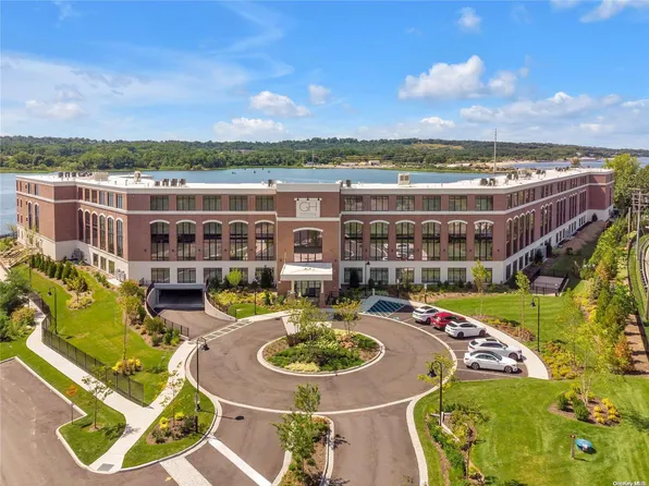 10 Shore Road #402, Glenwood Landing, NY 11547