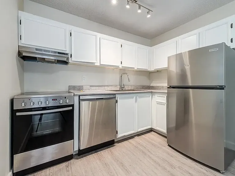 121 Clancy Dr — Photo 5