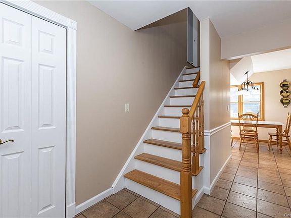 4th image of 12 Teakwood Ln