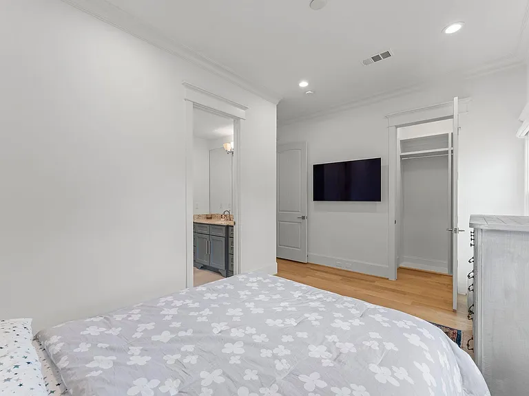 426 Marshall St — Photo 22