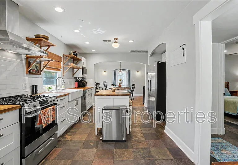 724 E Portland St — Photo 5