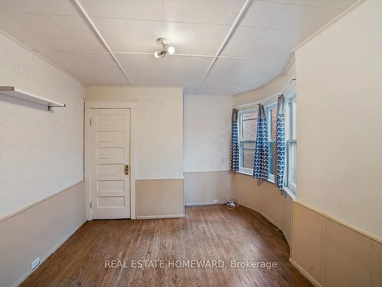 697 Dupont St #2 — Photo 4