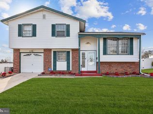 2211 Chestnut Hill Dr, Cinnaminson, NJ 08077