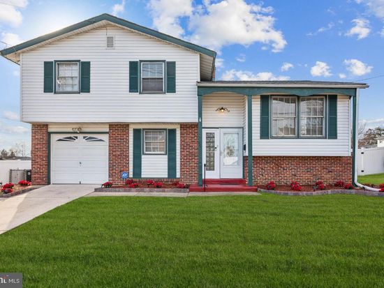 2211 Chestnut Hill Dr, Cinnaminson, NJ 08077