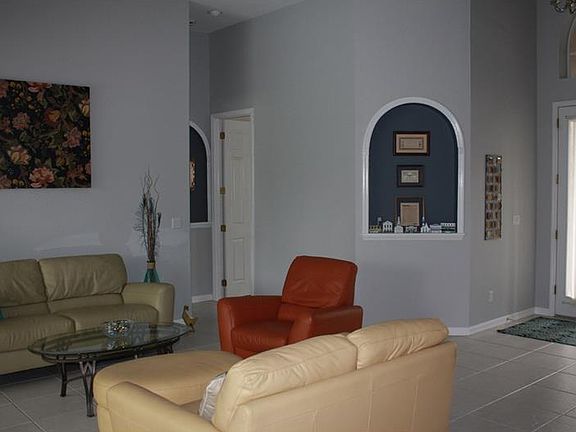 4th image of 17523 Edinburgh Dr