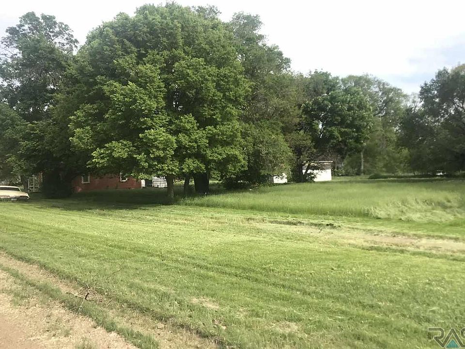 2nd image of 161 E Main St