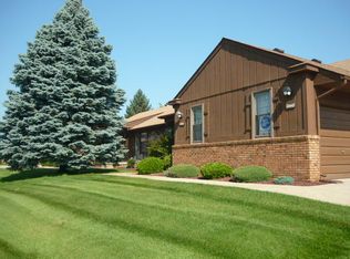 12443 Cambridge Blvd, South Lyon, MI 48178