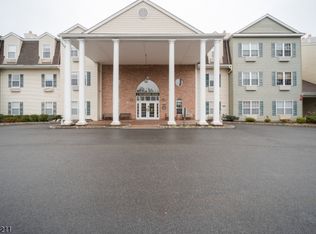 2 Richmond Rd APT 319, West Milford, NJ 07480