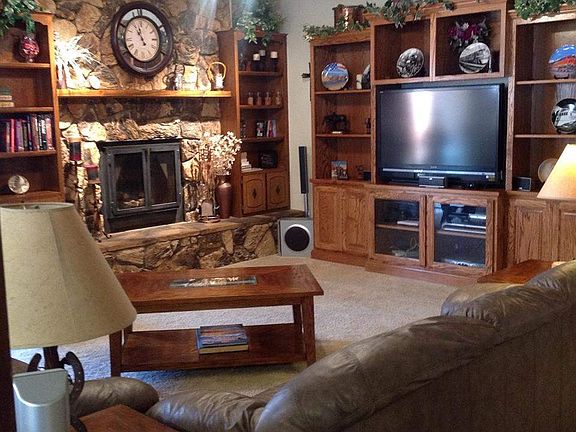 3rd image of 208 Chanticleer Pl