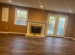 8084 Powderbrook Ln, Springfield, VA 22153