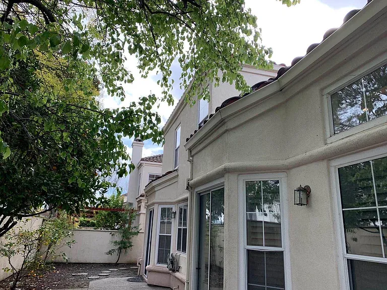 2929 Moreno Ave — Photo 2