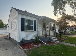18762 Woodland St, Harper Woods, MI 48225