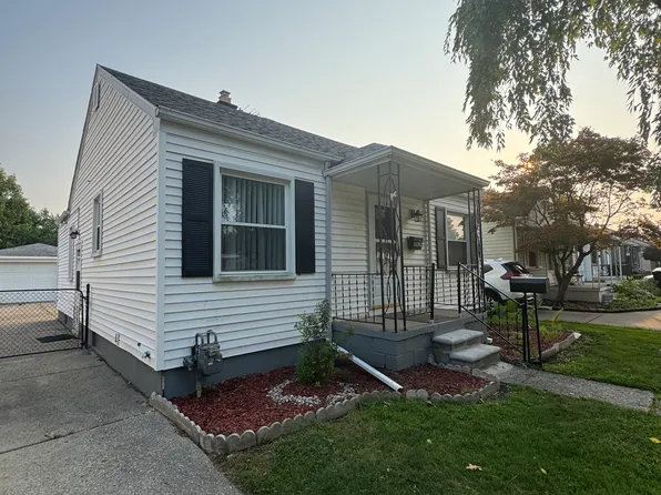 18762 Woodland St, Harper Woods, MI 48225
