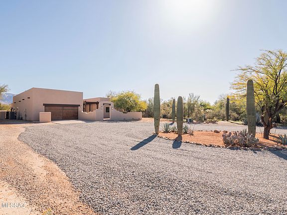 2nd image of 10060 N Ironwood Oasis Pl