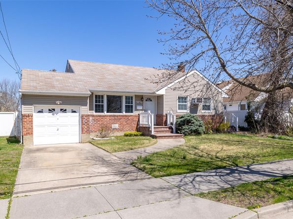 3783 Harbor Boulevard, Seaford, NY 11783