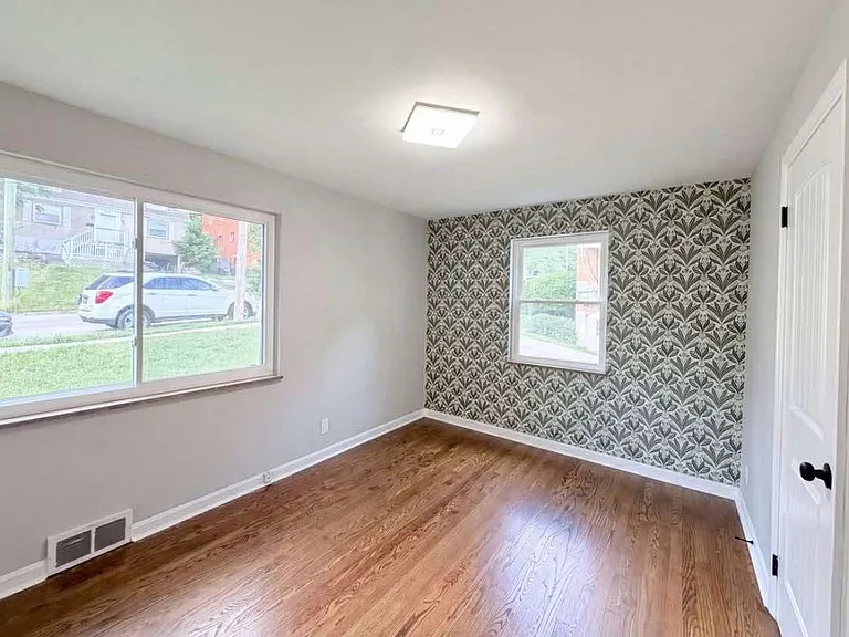 462 Ballyclare Ter — Photo 12