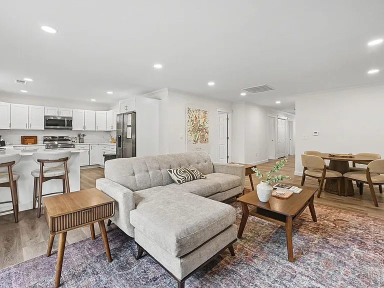 2064 Thimble Creek Dr — Photo 3
