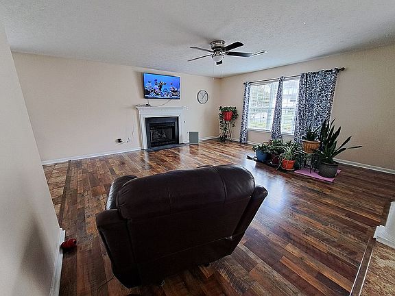 2nd image of 3916 Matthew Cir