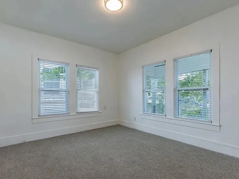 2329 Connor Ave — Photo 9