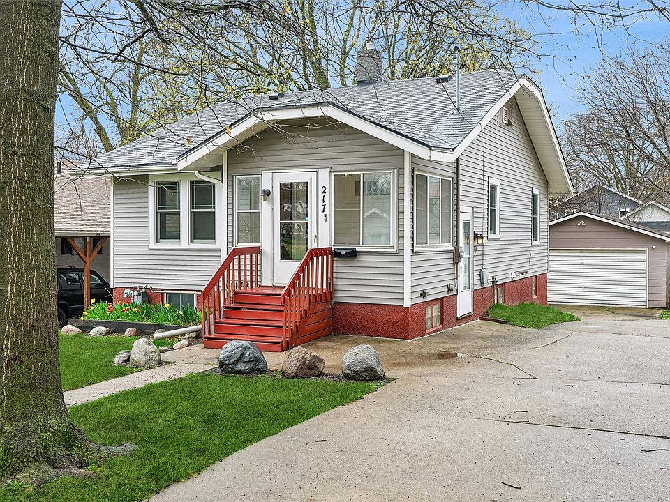 1st image of 217 W 10th St S