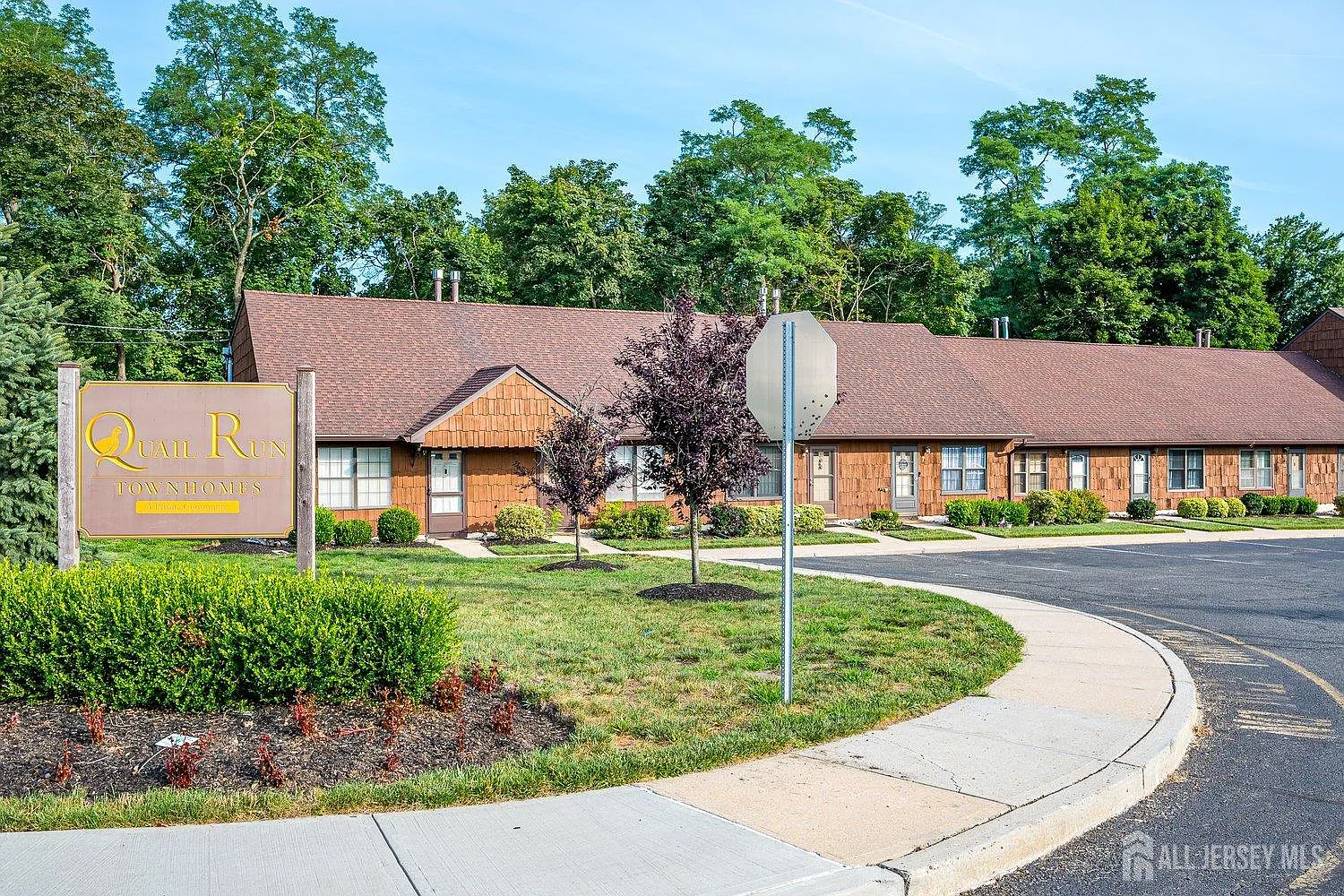 1 bed, 1.0 bath, 810 sqft, $1,950 — Photo 1