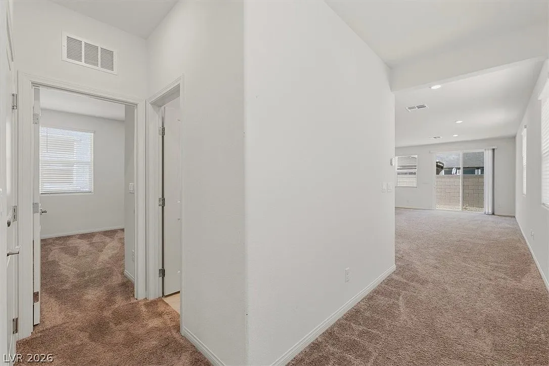 4 bed, 3.0 bath, 2118 sqft, $2,350 — Photo 3