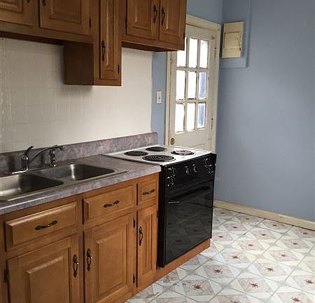 The kitchen has been updated since this picture.