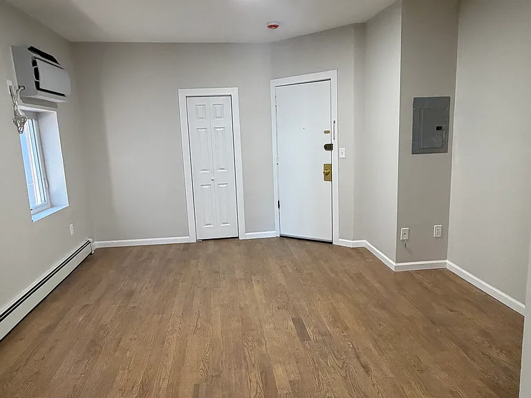 715 Clinton St #17 — Photo 3