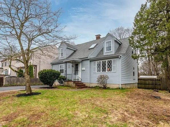 123 Beaver St, Hyde Park, MA 02136
