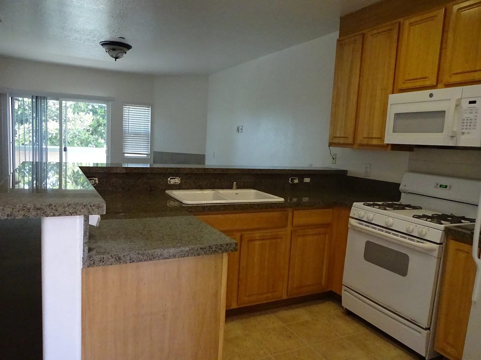 2 bed, 950 sqft, $2,750 — Photo 4