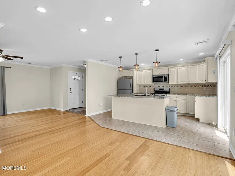 785 Garfield Ave — Photo 9