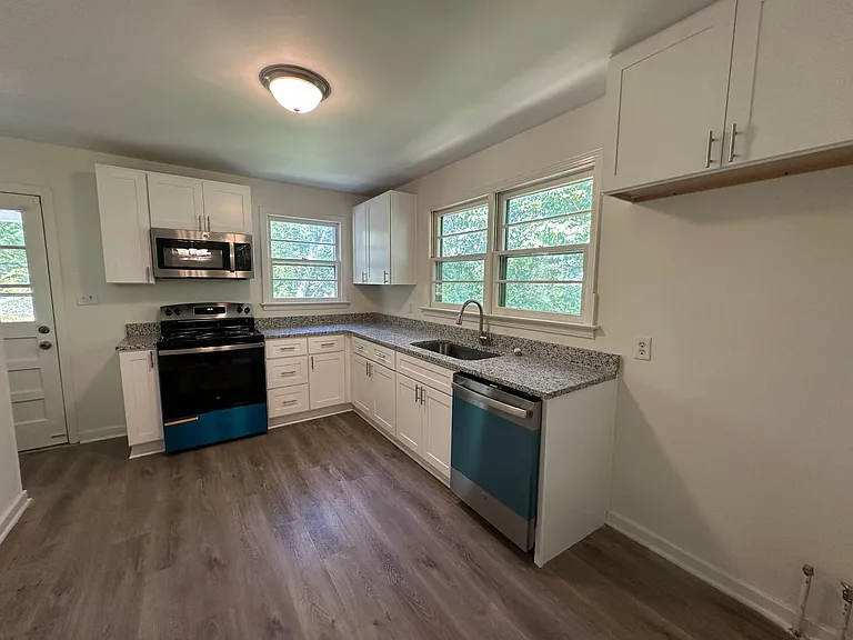 1604 McCall Dr — Photo 7