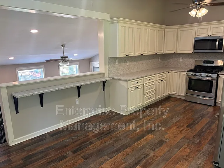 6843 Autumnhill Ln — Photo 8