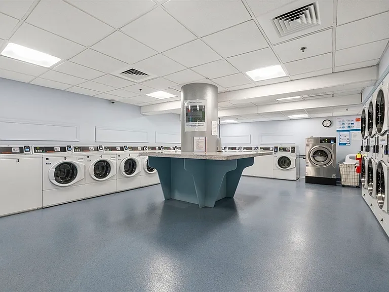 85 E India Row #15E — Photo 17