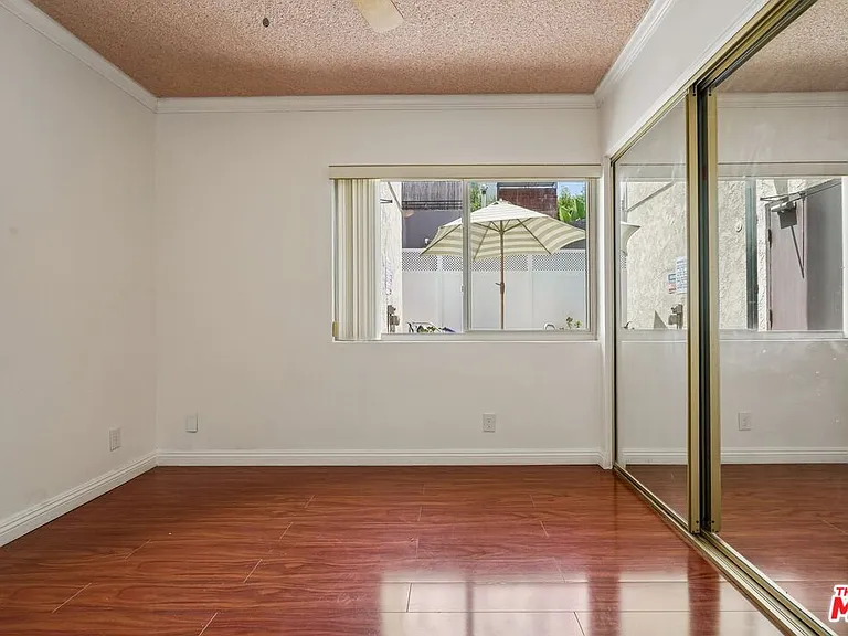 530 S Barrington Ave #110 — Photo 25