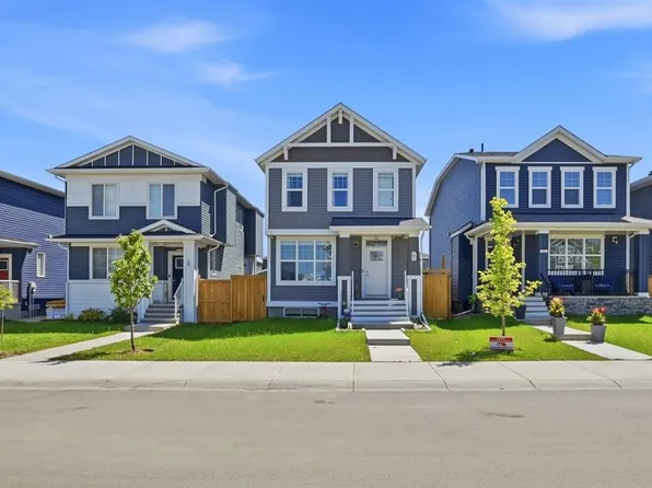 908 W Lakeview Dr, Chestermere, AB T1X 2N3