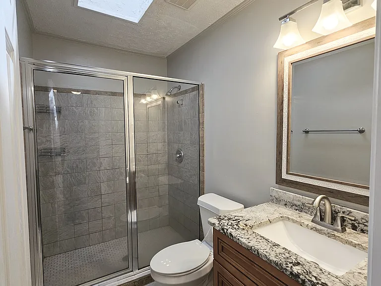201 Martingale Dr — Photo 12