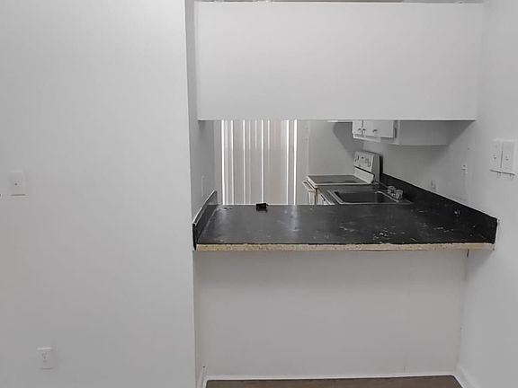 4th image of 4003 N University Dr #101