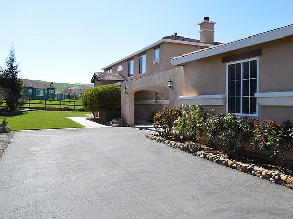 5th image of 28883 W Buena Vista Ct
