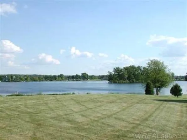 25455 Island View Ln, Sturgis, MI 49091