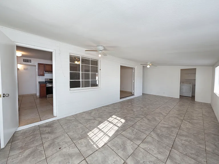 1333 E Orange St — Photo 14