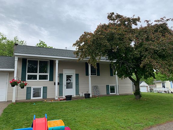 5th image of 612 Benton Ct