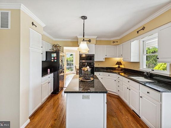 5th image of 11870 Weller Hill Dr