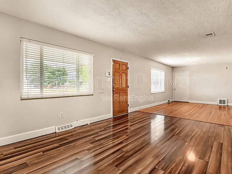 1540 N Zenobia St — Photo 5