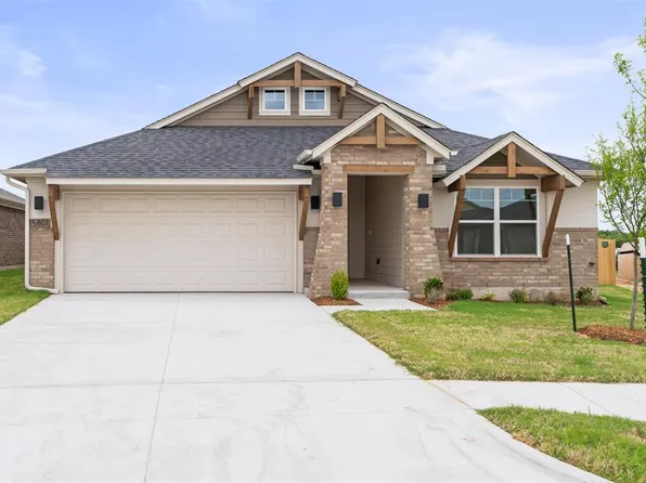 15801 Nighthawk Dr, Moore, OK 73170