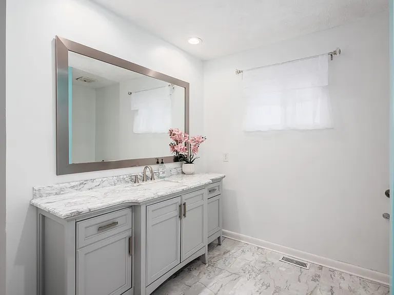 2545 Vanderberg Ave — Photo 13