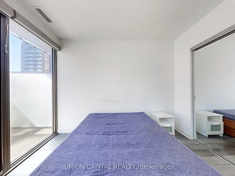 50 Charles St E #1112 — Photo 4