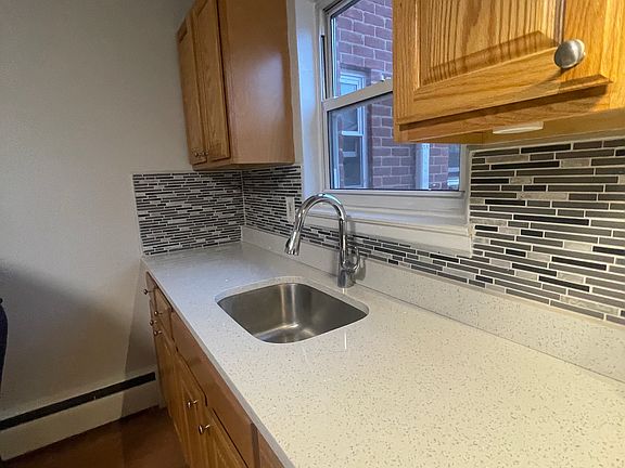 4th image of 84 Essex St #4