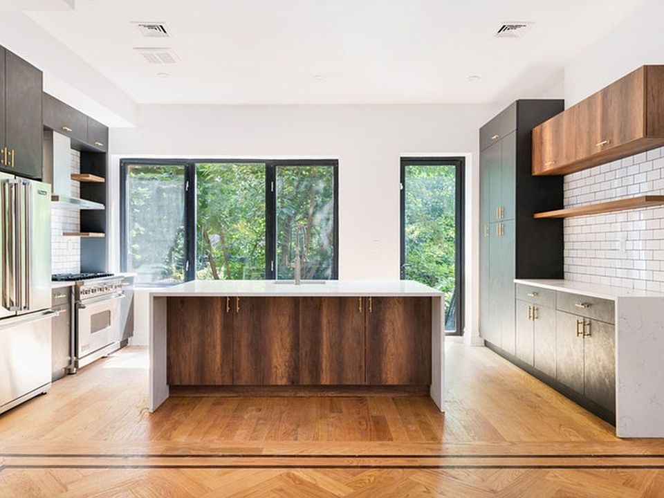1st image of 10 Monroe St #Townhouse
