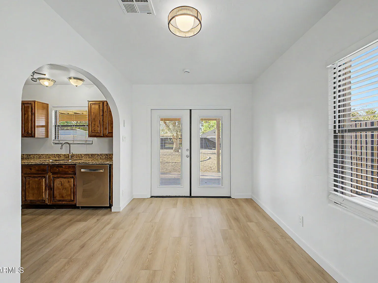 2 bed, 965 sqft, $1,950 — Photo 3